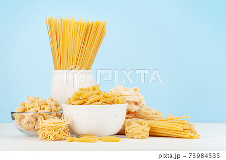 Various types of Italian pasta 73984535