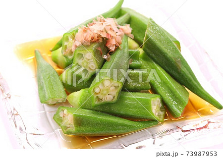 オクラのおひたし　ガラス皿　明るい背景 73987953