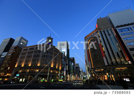 東京　銀座　四丁目交差点 73988093
