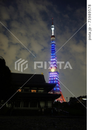 ドラえもんライトアップの東京タワーの写真素材