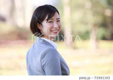 女性社員イメージ 73991165