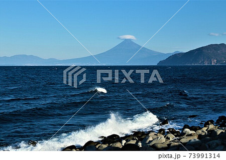 駿河湾からの富士山 73991314