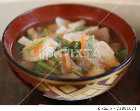 お正月の料理：お雑煮 73991671