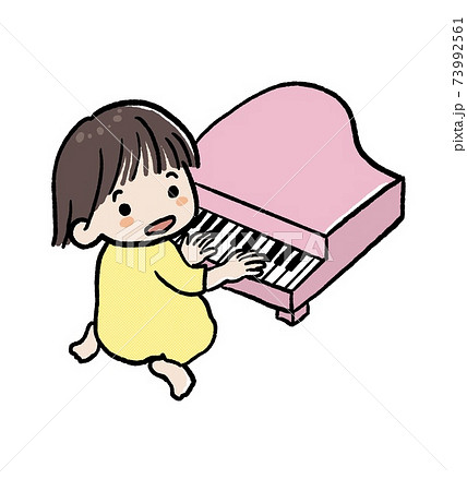 おもちゃのピアノを弾く女の子のイラストのイラスト素材
