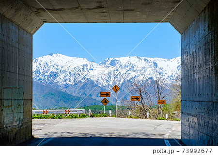 白馬村の風景(5月):嶺方峠(白沢峠)から北アルプスの眺め 白馬村の風景(5月):嶺方峠(白沢峠)から北アルプスの眺め 73992677