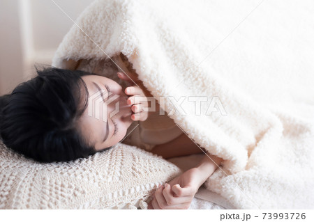 睡眠・昼寝・眠い・起床 73993726