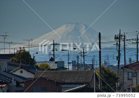 川越市郊外（伊佐沼付近）から見る富士山の美しい姿　埼玉県川越市 73995052