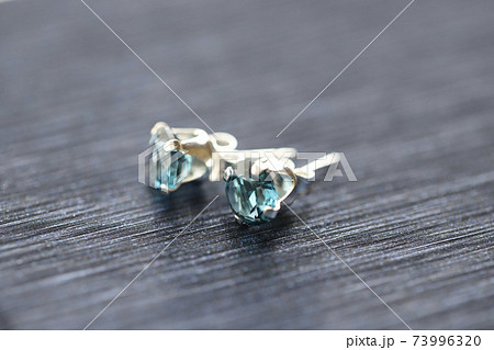 ロンドブルートパーズのスタッドピアス 天然石ジュエリー ロンドブルートパーズのスタッドピアス 天然石ジュエリー 73996320