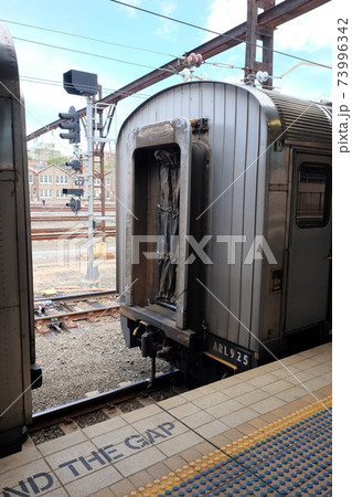 雄大なオーストラリアの開拓精神にふれる魅惑の大陸横断鉄道の旅 インディアン パシフィック号の写真素材