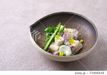 ほたるいかと春野菜の和え物、小鉢 ほたるいかと春野菜の和え物、小鉢 73996646