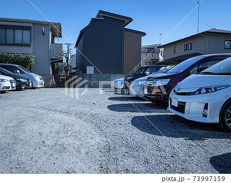 土地の有効活用で月極めの駐車場を経営の写真素材 土地の有効活用で月極めの駐車場を経営の写真素材