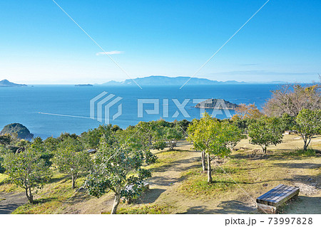 【万葉の岬より瀬戸内海を一望】 兵庫県相生市相生金ケ崎 【万葉の岬より瀬戸内海を一望】 兵庫県相生市相生金ケ崎 73997828