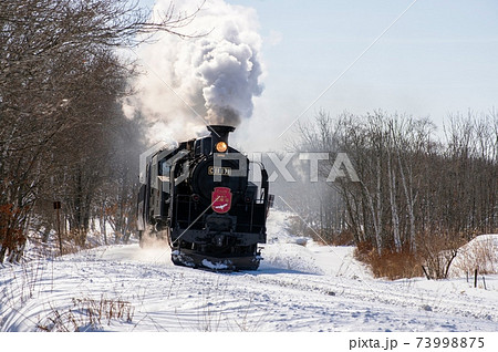 SL冬の湿原号 茅沼駅付近で SL冬の湿原号 茅沼駅付近で 73998875
