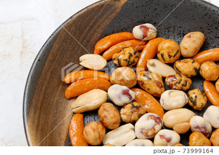 お菓子、豆、豆菓子、柿の種、ピーナツ、おやつ、和菓子、和、おつまみ、ナッツ 73999164