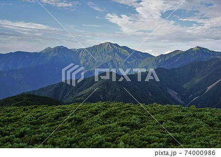 イザルガ岳からの兎岳・聖岳・上河内岳 イザルガ岳からの兎岳・聖岳・上河内岳 74000986