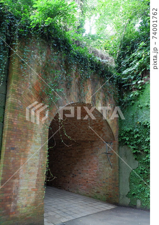 猿島　横須賀　軍艦島　無人島　自然島　公園　海　煉瓦　　野外　バーベキュー　天空　基地　フランドル 74001762