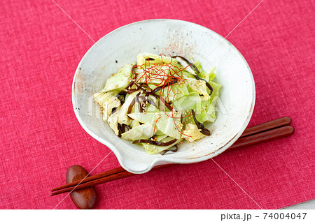 塩キャベツ キャベツの塩昆布和え 簡単レシピ 野菜料理 おつまみ お惣菜 の写真素材