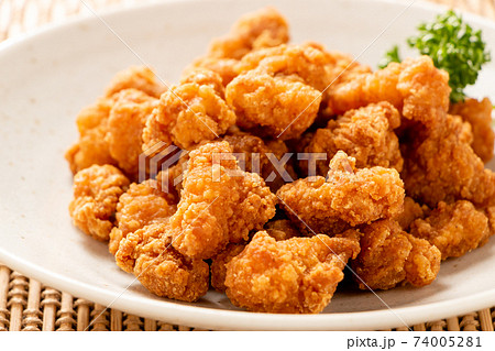 軟骨唐揚げ(鶏ひざ軟骨)。 74005281