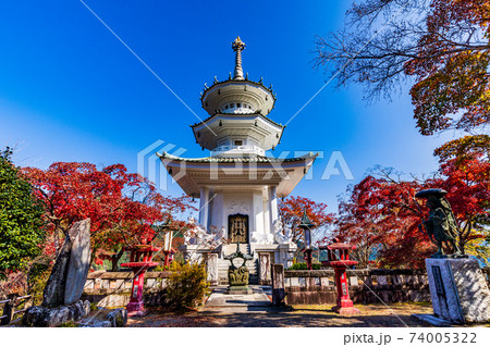 （埼玉県）秋の白雲山鳥居観音　玄奘三蔵塔 74005322