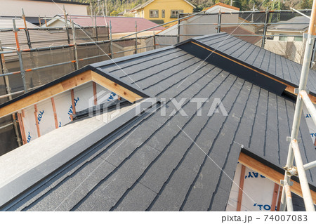 新築住宅の屋根工事 74007083