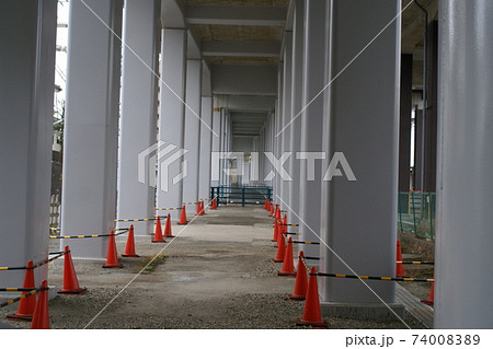 カラー　高架下　スペース　　（2021年1月登録）　最大サイズ：M 74008389