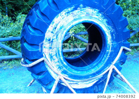 カラー タイヤ 留め具 飾り 公園 展示 (2021年1月登録) 最大サイズ:M カラー タイヤ 留め具 飾り 公園 展示 (2021年1月登録) 最大サイズ:M 74008392