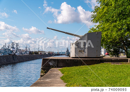 Russia. Kronstadt. Attraction Gun Tower on the western mooring wall of Ust-Slingshot. 74009093