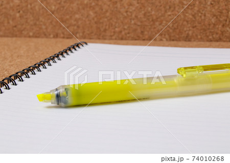ラインマーカー、文具、蛍光ペン、文房具、勉強、ペン、学校、ノート、筆記用具、事務用品、紙 ラインマーカー、文具、蛍光ペン、文房具、勉強、ペン、学校、ノート、筆記用具、事務用品、紙 74010268