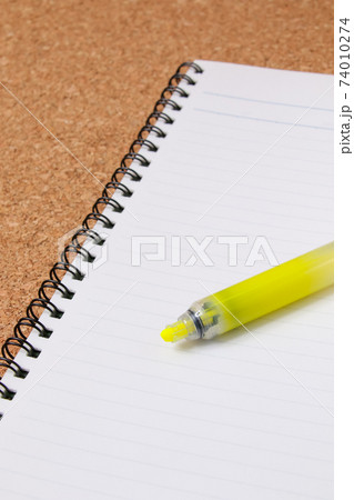 ラインマーカー、文具、蛍光ペン、文房具、勉強、ペン、学校、ノート、筆記用具、事務用品、紙 74010274