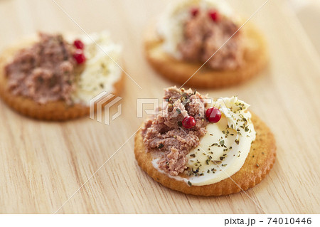 パテのカナッペ 74010446