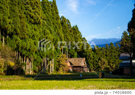 人気アニメにでてきそうな昔ながらの田舎の風景 富山県五箇山の写真素材