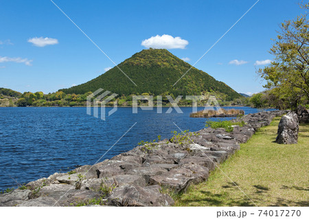 春の藺牟田池湖畔	 74017270