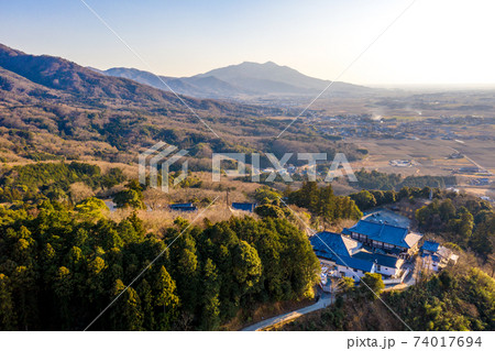 雨引観音と筑波山（茨城県） 74017694