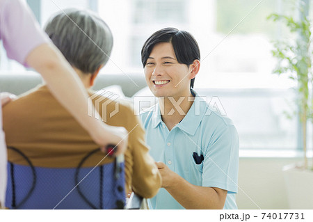 介護士 介護士 74017731