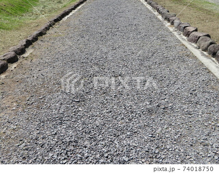 砂利敷の道1 74018750
