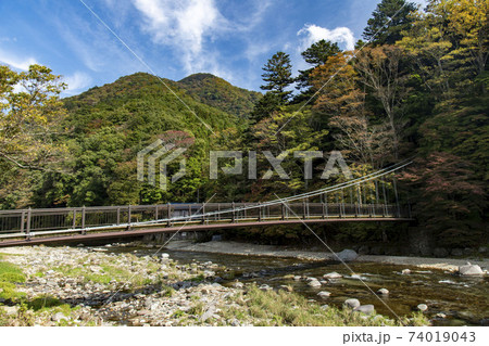 栃木県 塩原温泉 紅の吊り橋の写真素材