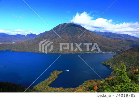 半月山展望台から望む中禅寺湖と男体山の絶景 栃木県 半月山展望台から望む中禅寺湖と男体山の絶景 栃木県 74019785