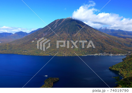 半月山展望台から望む中禅寺湖と男体山の絶景 栃木県 半月山展望台から望む中禅寺湖と男体山の絶景 栃木県 74019790