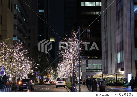 年末の夜の有楽町の写真素材