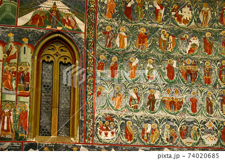 【ヨーロッパ】ルーマニアの世界遺産スチェヴィツァ修道院の外壁を覆うフレスコ画 【ヨーロッパ】ルーマニアの世界遺産スチェヴィツァ修道院の外壁を覆うフレスコ画 74020685