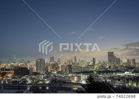 夜明け直前の青葉城址からみた仙台市街の夜景 冬 宮城県仙台市 夜明け直前の青葉城址からみた仙台市街の夜景 冬 宮城県仙台市 74022698