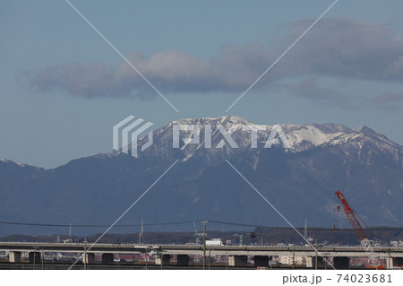 尾張平野から見る鈴鹿山脈の山,竜ヶ岳 74023681