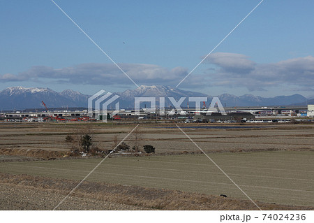尾張平野から見る鈴鹿山脈,竜ヶ岳、藤原岳、霊仙山、烏帽子岳 74024236