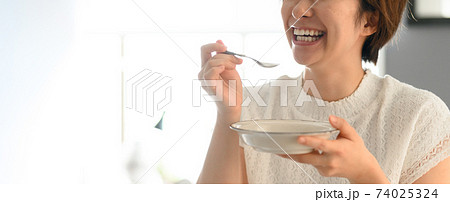 20代女性のライフスタイル 20代女性のライフスタイル 74025324