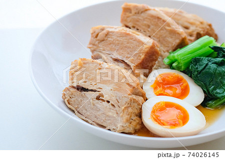豚の角煮と煮卵 74026145