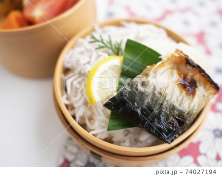 手作りのおいしい曲げわっぱのお弁当【塩サバ】 74027194