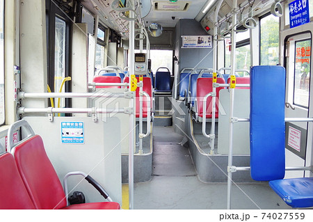 台湾バス車内 74027559