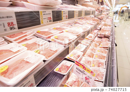 スーパー精肉売り場イメージ 74027715