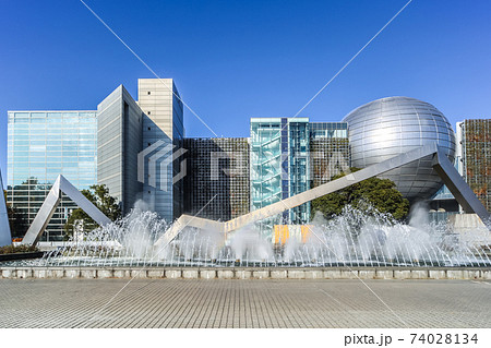 噴水越しに見る名古屋市科学館 噴水越しに見る名古屋市科学館 74028134