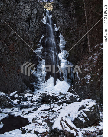 冬の百尋ノ滝 東京都奥多摩町川苔山の写真素材 冬の百尋ノ滝 東京都奥多摩町川苔山の写真素材